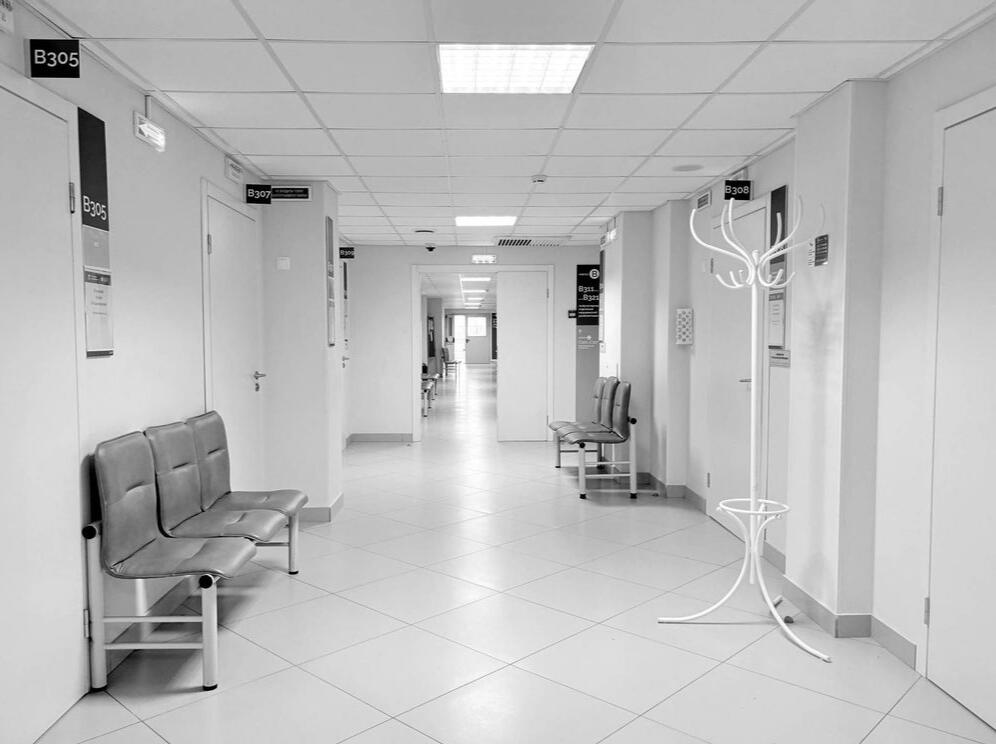 Pasillo de un centro de salud Pasillo de un centro de salud